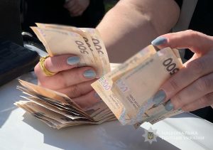 В Запорожье заместитель начальника предприятия задержана на взятке в 37 500 гривен